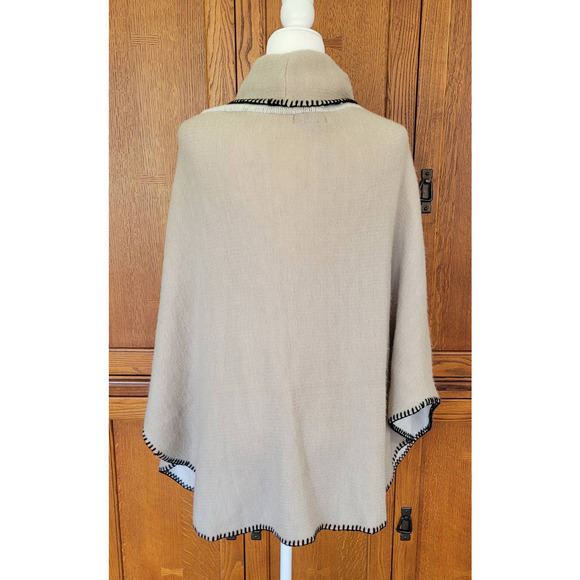 NWOT Steve Madden‎ Women's Beige Funnel Neck Poncho. Size OSFM - Picture 3 of 8